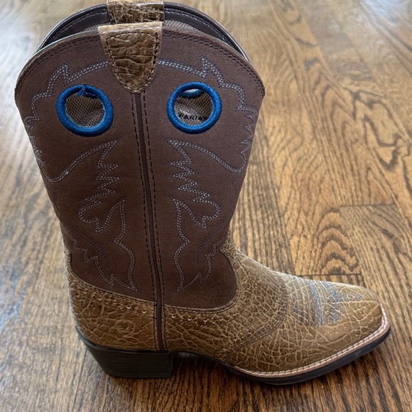 Ariat Kids Boots in Brown and Blue - Picture 4 of 12
